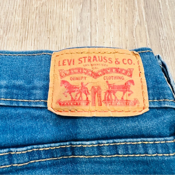 Levi’s 710 Super Skinny Jeans Women’s Size 28 Blue Stretch Mid Rise - Picture 2 of 13
